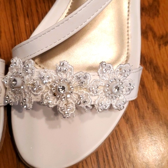 SHIBEVER Brand New Women's Wedge Sandals Size 39/8M. White with Flowers - Picture 2 of 6
